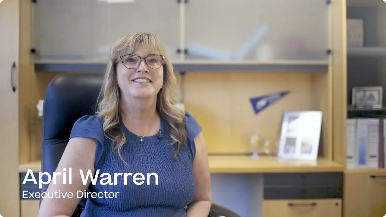 أبريل وارين